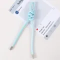 Detailaufnahme des perlmuttfarbenen geflochtenen Leder-Taschenanhängers, PU-Kordel Zubehör. - 06# Perlglanz-Blau