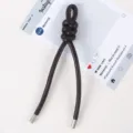 Detailansicht des dunkelbraunen Lederknoten Schlüsselanhängers, perfekte Taschendeko. - 12# Dunkelkaffee