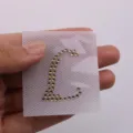 Toppa termoadesiva lettera L in strass dorati premium per decorazione di abbigliamento DIY - Lettera L
