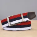 Heren casual geweven elastische riem met kleurrijke strepen, metalen gesp en lederen uiteinde. - 110cm / Zilveren Gesp - Rood Blauw Wit