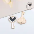 Geemailleerde legering hart sleutel hanger DIY bedel voor ketting sieraden maken - Hart Sleutel / 1 Stuk / Zwart