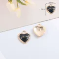 Zwart geëmailleerd hartje hanger, goudkleurige legering DIY sieraden accessoire. - Hart / 1 Stuk / Zwart