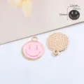 Geëmailleerd legering smiley gezicht bedels voor DIY armbanden kettingen sleutelhangers. - Ronde Glimlach Gezicht / 1 Stuk / Roze