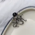Broche de pulpo de metal plateado vintage con brillantes diamantes de imitación grises - Gris