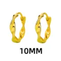 Χρυσά σκουλαρίκια κρίκοι Mobius 10mm με στριφτό σχέδιο για μινιμαλιστικό στυλ - 10mm / Χρυσό