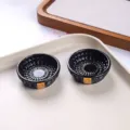 Detailansicht von schwarzen Miniatur-Körben für Puppenhäuser und DIY-Kühlschrankmagnete - Kleine Bären-Einkaufskörbe in Schwarz / Schwarz