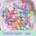 Nahaufnahme von 3 mm bunten herzförmigen Polymerton-Scheiben für DIY-Bastelarbeiten - Herz (MG-2909) / 100g Packung (3mm) / Buntes Herz
