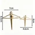 Detailansicht goldener Kleiderbügel-Broschen-Set in zwei Größen: 8,5 cm und 6 cm - Gold