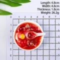 Detalle de medida de tamaño de imán de nevera de postre en miniatura - Huevo Estofado con Dátiles y Longan