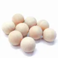 Gedetailleerd overzicht van natuurlijke onafgewerkte houten ballen met gladde textuur - 2CM Kleine Houten Bal