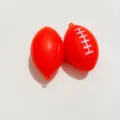 Detail van mini oranje sport football bedeltjes voor sleutelhangers en accessoires - 5,5 cm / Oranje