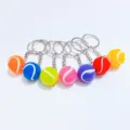 Set van zeven kleurrijke 2 cm mini-tennisbal sleutelhangers met realistische viltstructuur - 2cm / Meerkleurig