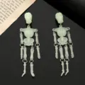 Detailansicht der im Dunkeln leuchtenden Skelett-Ohrhänger für Halloween Dekoration - 15cm / Leuchtend