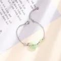 Elegante pulsera de jade verde Ping'an Kou con cadena plateada y dije de la fortuna Fu. - Estilo Hebilla de Paz Bendición / Oro blanco