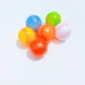 Set mit 6 bunten 2 cm Mini-Cricketball-Schlüsselanhängern in verschiedenen Farben - Cricket Ball With Hook / Mehrfarbig