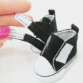 Detail von 5 cm Miniatur-Segeltuchschuhen für BJD-Puppen mit verstellbaren Klettbändern - 5x2.5x3cm / Schwarz