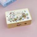 Jolie boîte en métal carrée avec des illustrations de desserts et d'animaux pour cadeaux. - Fête d'ours jaune clair - 04