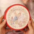 Scatola bomboniera matrimonio in latta, dolce motivo con coppia di conigli, scatola rossa. - Scatola tonda per matrimonio coniglietto-15