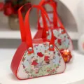 Boîte à bonbons de mariage en fer blanc rouge avec illustration de lapin et poignée pratique. - Prince lapin cheval blanc-01