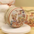 Scatola decorativa in latta a sbalzo con illustrazioni a tema pasticceria Sweet Bear - Orso Pasticcere(24) / Taglia S