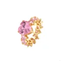 Nahaufnahme eines rosafarbenen Herz-Zirkonia-Rings mit vergoldeter Kupferfassung. - Größe 6 / 18K Gold Finish mit Pinkfarbenem Zirkonia
