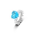 Eleganter herzförmiger Ring mit blauem Zirkonia und funkelnden weißen Edelsteinen - Größe 6 / Weißgold Beschichteter Blauer Herz Zirkonia