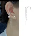 Κομψό ασημί ear cuff με μακριά φούντα γεωμετρική αλυσίδα και πέρλα για αυτιά χωρίς τρύπες - Κλιπ Αυτιού με Μακριά Λωρίδα Φούντας και Τεχνητό Μαργαριτάρι / 1 Τεμάχιο