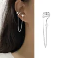 Κομψό ασημί ear cuff με μακριά αλυσίδα, πέρλες και μικρο-πέτρες για γυναίκες χωρίς τρύπες - Κλιπ Αυτιού με Φούντα και Ακανόνιστο Τεχνητό Μαργαριτάρι / 1 Τεμάχιο