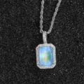 Dettaglio di lusso di un ciondolo in zircone fluorescente quadrato con catena d'argento - Catena a Corda Argentata (N00326SSB) / Azzurro (N00326SSB)