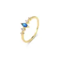 Vergoldeter geometrischer Ring mit blauen und weißen Zirkonia-Steinen - Größe 6 / Marquise Blaugrüner Zirkonia Stil (R645)