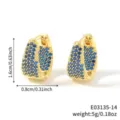 Dettaglio orecchini a cerchio a U con zirconi blu e indicazioni sulle dimensioni - Oro Blu Scuro (E03135-14)