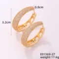 Vista detallada de pendientes de aro ovales dorados de lujo con circonitas micro pavé - Gold Tone with White Zirconia