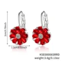 Dettaglio che mostra dimensioni e peso per questi eleganti orecchini a fiore rosso - Base Oro Nero (KSE00006GDBK)