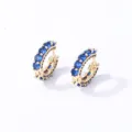 Eleganti piccoli orecchini a cerchio placcati in oro con zirconi blu scintillanti - Huggie Zirconia Oro Blu Reale / 16K Blu Reale