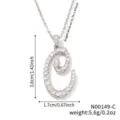 Vista dettagliata del ciondolo lettera E con zirconi e dimensioni 3,6 cm x 1,7 cm - Stile Lettera E (N00149-C)