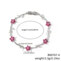 Vista dettagliata del bracciale in zircone floreale argentato, design a vite, lunghezza 17cm. - B00767-4