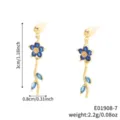 Detailansicht der blauen Blumen-Ohrringe mit Größen- und Gewichtsangaben. - Dunkelblau Blumenstil Hellblaue Blätter (E01908-7)