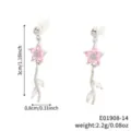 Detaillierte Ansicht der rosa Blumenohrringe mit exakten Maß- und Gewichtsangaben - Rosa Blumenstil Weiße Blätter Silber (E01908-14)