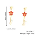 Detailansicht der roten Blumenohrringe mit Blattstiel und Maßangaben in 3cm Länge. - Rot Blumenstil Weiße Blätter (E01908-27)
