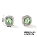 Dettaglio degli orecchini a lobo quadrati in rame con zircone verde, 0.9cm e 2.3g - Pietra Turchese Argento