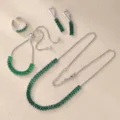 Elegante conjunto de joyas plateadas con circonitas verdes de corte baguette - Conjunto Plateado Piedra Verde (ZT0004-8)