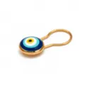 Vista macro dettagliata di una spilla turca Evil Eye dorata con smalto blu pregiato. - Stile Blu Notte (BD210BU03)