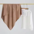Μαντήλι 90cm σατέν σε σαμπανιζέ χρώμα με κομψή υφή που θυμίζει μετάξι και λάμψη - 90x90cm / Καμηλό