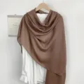 Weicher einfarbiger langer Schal aus Baumwollleinen in Dunkelbraun für den Herbst - 180x90cm / Dunkelbeige