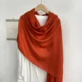 Eleganter langer Schal aus Baumwollleinen in Terrakotta-Orange für wohlige Winterwärme - 180x90cm / Ziegelrot