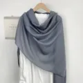 Eleganter grauer einfarbiger Schal aus Baumwoll-Leinen-Mischgewebe für Damen, langes Tuch - Spacegrau