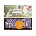 Elegant magnolia geurende wierookkegels cadeaupakket met mooi decoratief bloemstukje. - Magnolia
