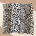 Sciarpa di seta leopardata da donna con design a motivi animali misti - 90x90cm / Leopardo Patchwork Grigio-Verde