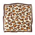 Elegante foulard quadrato in seta con stampa leopardata da donna in toni marrone e arancio. - 90x90cm / K Leopardo Marrone