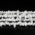 Cuentas de piedra de howlita blanca natural con vetas grises para joyería artesanal - 5-8mm aprox. 80cm/Tira / Fragmentos de Howlita Natural (JDXSS06)
